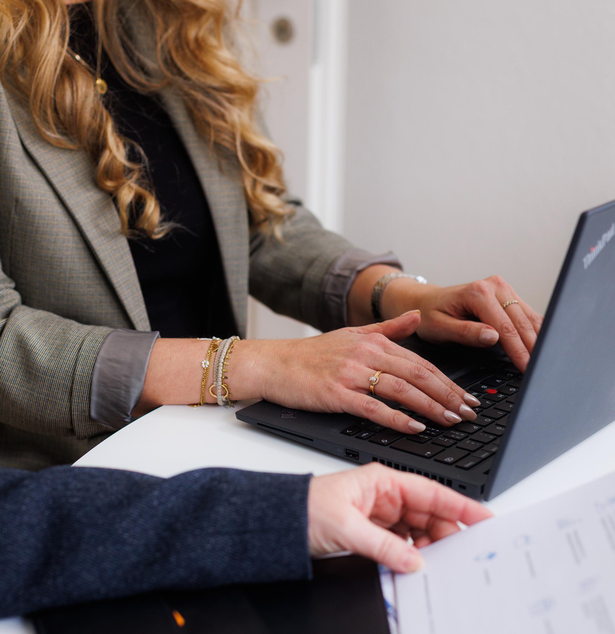 Bild von Administration, Dienstleistung & IT