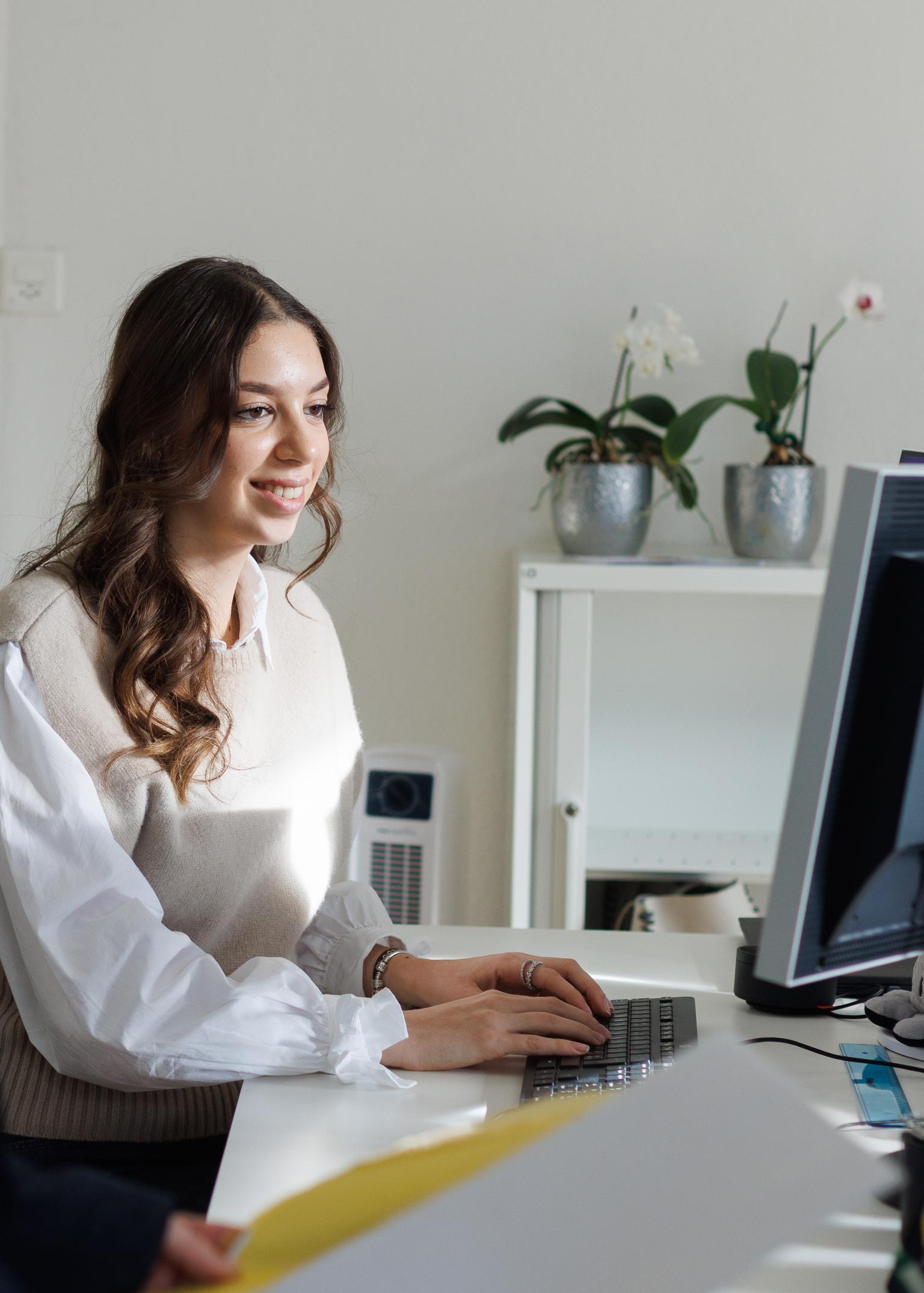 Bild von Mitarbeiter:in Administration