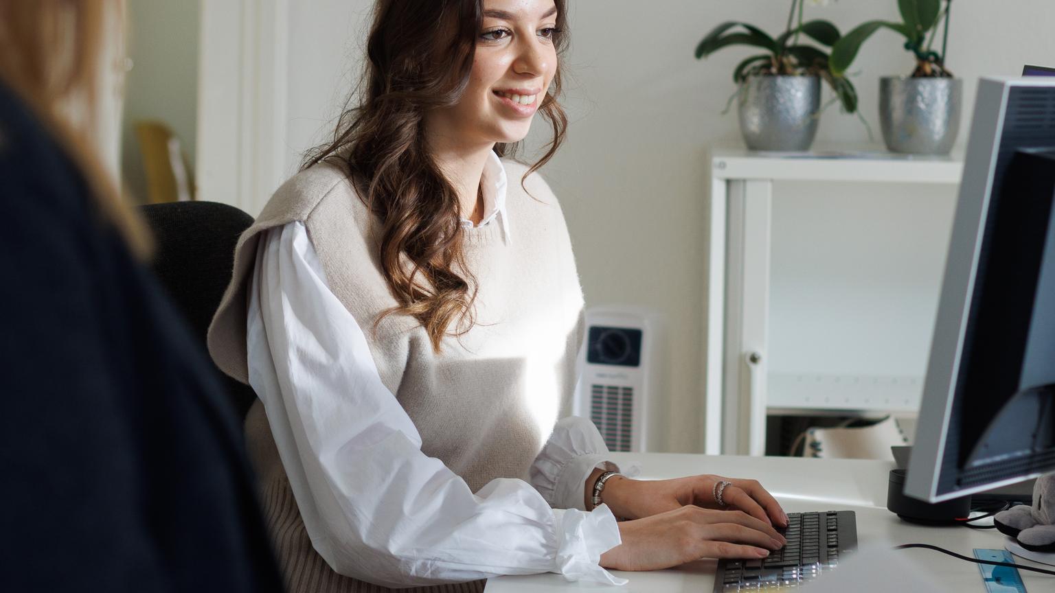 Bild von Mitarbeiter:in Administration